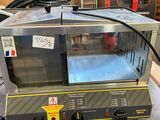 une machine posée sur une table