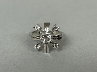 BAGUE marguerite en argent 925°/°° sertie d'une pierre centr…