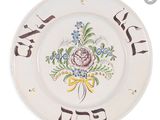 une assiette blanche avec un motif floral