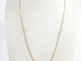 un collier à chaîne en or sur un mannequin mannequin mannequin mannequin mannequin mannequin mannequin mannequin mannequin mannequin