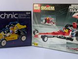 deux sets lego technic dans la boite sur la table