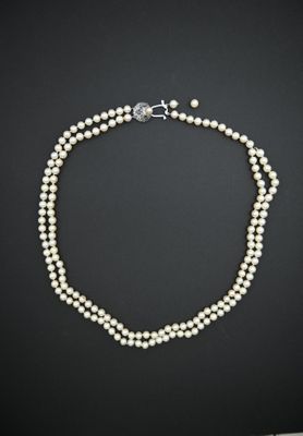 Collier double rangs de perles de culture choker.
