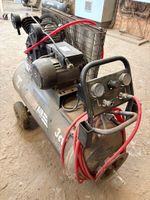 Compresseur d'air roulant bicylindre 150 l.