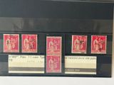 une photo d'une photo montrant des timbres accrochés au mur