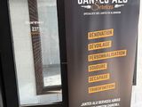a sign that says jantes aliu on the side of a building