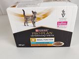 une photo d'une boîte de nourriture pour chat posée sur une table