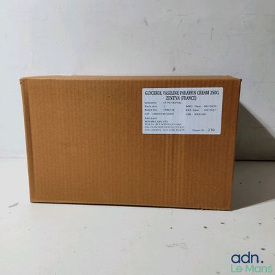 the box is empty and ready to be packed with the contents