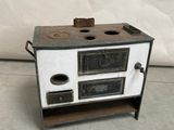 une cuisinière à l'ancienne avec deux feux sur le dessus