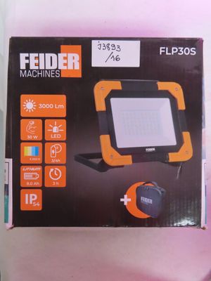emballage d'un nouveau produit destiné à être vendu en boîte