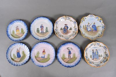 six assiettes sur lesquelles figurent les portraits d'un homme et d'une femme