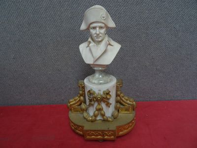 Une sculpture en albâtre d'un buste représentant Napoléon Bo…