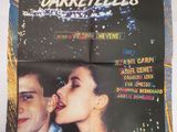 une affiche de film représentant un couple en train de s'embrasser devant un feu d'artifice