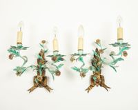 Paire d'appliques à deux lumières en métal peint à décor de …