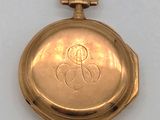 une montre de poche en or portant un monogramme
