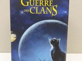 une boîte sur laquelle est représenté un chat assis