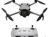 Le drone DJI Mav est prêt à voler avec sa télécommande