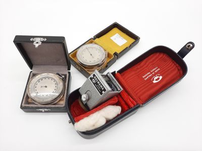 trois types de montres différents dans un coffret