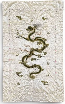 une peinture chinoise représentant un dragon sur une feuille de papier