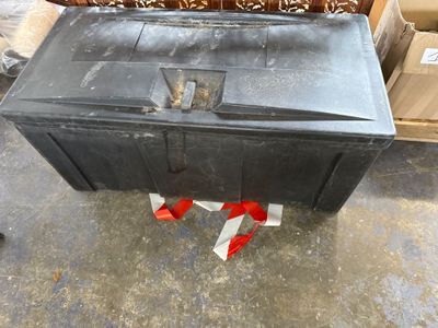 Coffre/male de rangement. Vendu en l etat - Photo 1