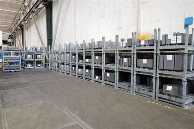 Lot de flans réparti dans l'usine, poids total environ 19 55…