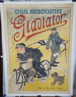 une vieille affiche représentant un homme à moto avec un chien à l'arrière