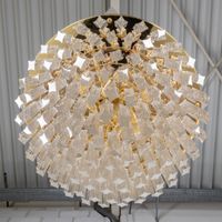 Plafonnier ou lustre, en laiton avec verre « Quadriedri ». (photo 6)