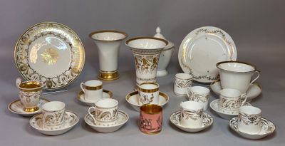 650. Réunion de porcelaine de Paris, début XIXe siècle, comp…