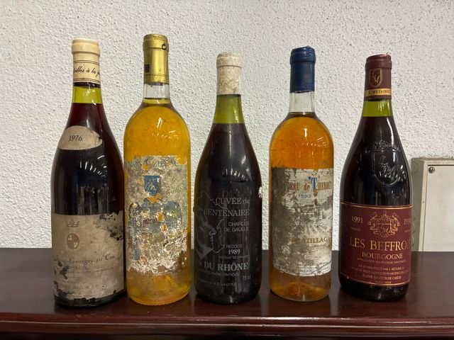 Lot de 5 bouteilles de vin rouge et blanc, 2 Monbazillac, 1 Bourg...