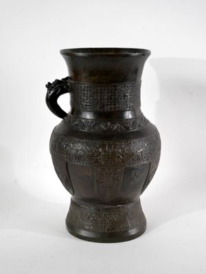 CHINE, XIXe Vase en bronze, intérieur zinc. Ht 42 cm