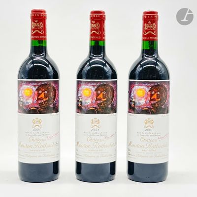trois bouteilles de vin posées l'une à côté de l'autre sur une table