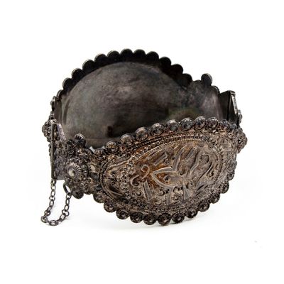 Bracelet manchette en métal argenté à médaillon, articulé, D…