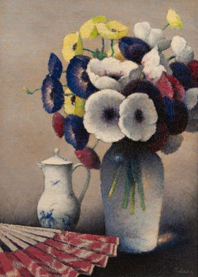 un tableau représentant un vase de fleurs et un éventail