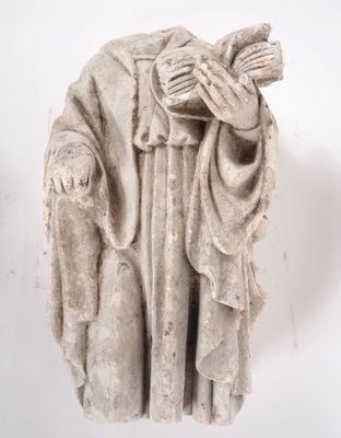 Fragment de sculpture en pierre ou pierre reconstituée "Sain…