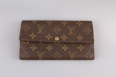 louis vuittou wallet with gold hardware