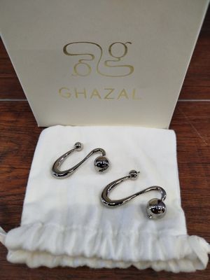 Lot de 17 paires de boucles d'oreille de marque GHAZAL - Col…