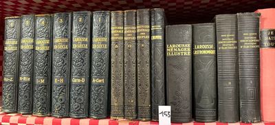 de nombreux livres sur les étagères de la bibliothèque