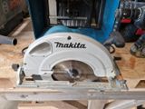 a picture of a circular saw sitting on a table