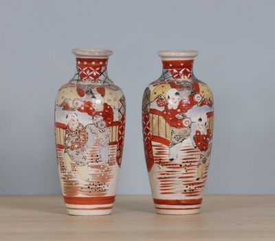 SATSUMA, Japon. Paire de vases en céramique à décor d'enfant…