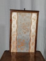 Petite table volante en placage de bois de rose, présente un… (photo 3)