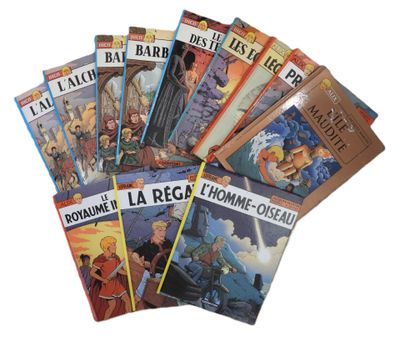 beaucoup de livres sur la table