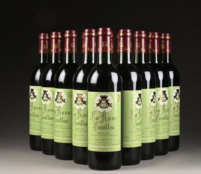 six bouteilles de vin sont alignées dans une rangée