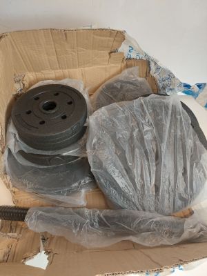une boîte contenant deux bobines et une bobine à l'intérieur