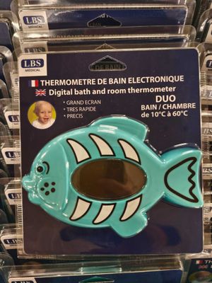 une photo d'un porte-brosses à dents en forme de poisson dans un magasin