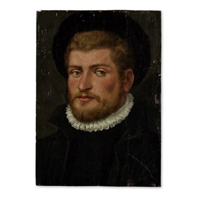 portrait d'un homme barbu vêtu d'un manteau noir et d'un col à volants blancs