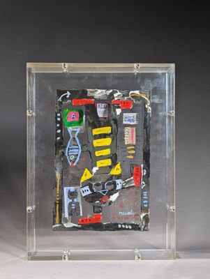 une photo d'une photo représentant des outils dans une vitrine