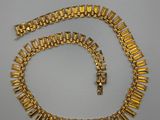 un ensemble composé d'un collier et d'un bracelet en or
