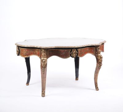 une image représentant une petite table avec un plateau en marbre et des pieds noirs