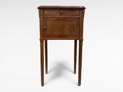 * TABLE de CHEVET en bois et bois de placage à décor marquet…