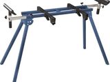 un établi bleu sur lequel sont fixés deux serre-joints