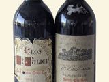 deux bouteilles de vin assises l'une à côté de l'autre